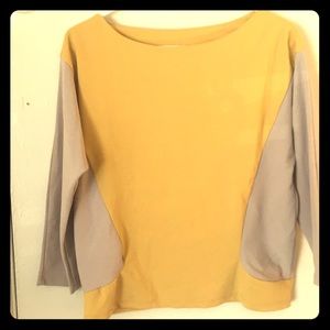 Cropped 3/4 sleeve shirt.